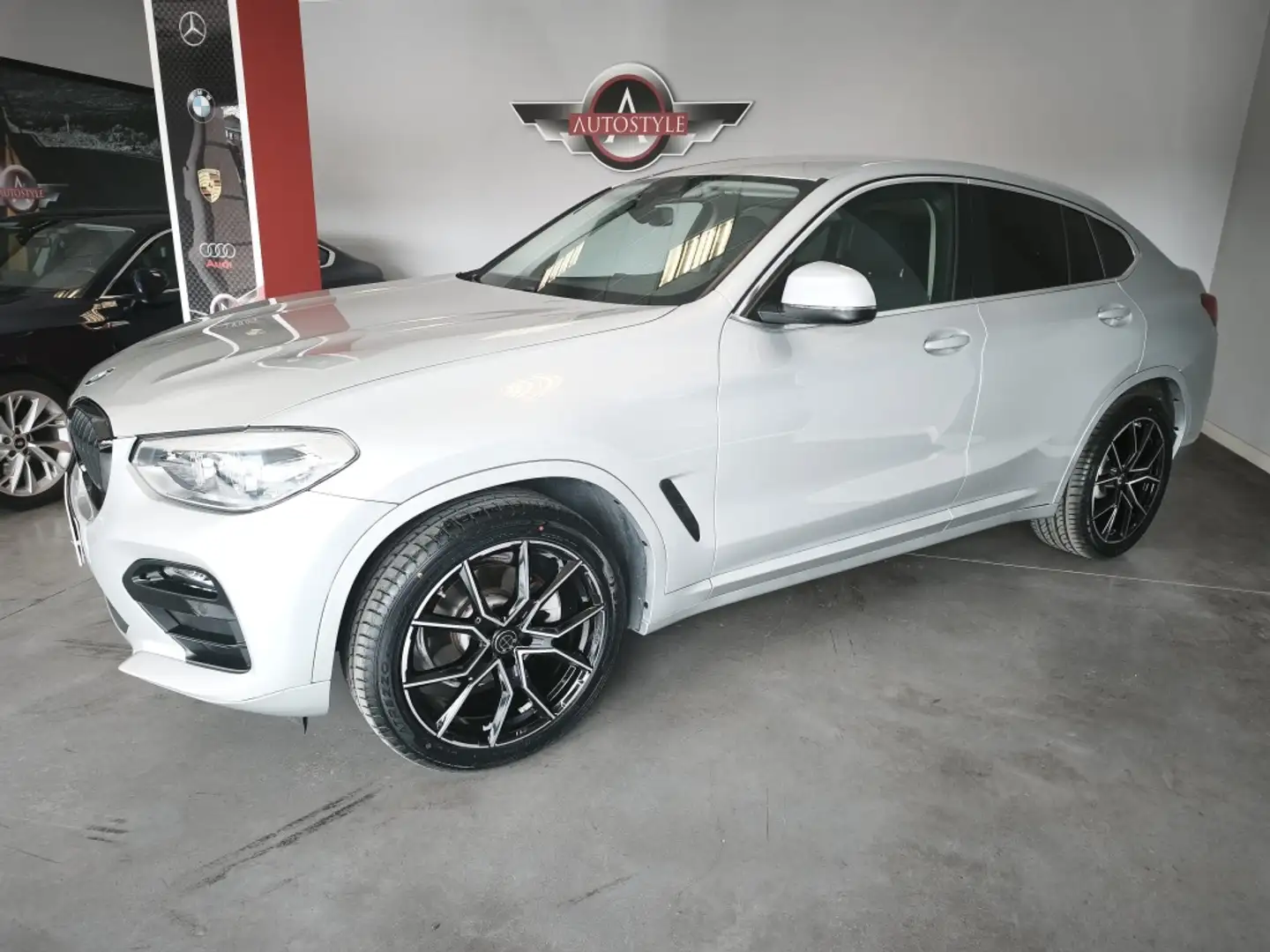 BMW X4 xDrive 20dA Plateado - 2