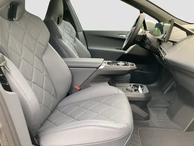 BMW iX xDrive 45 M-Sport DESIGN KAM 360 LED Pano LM Ansicht 17