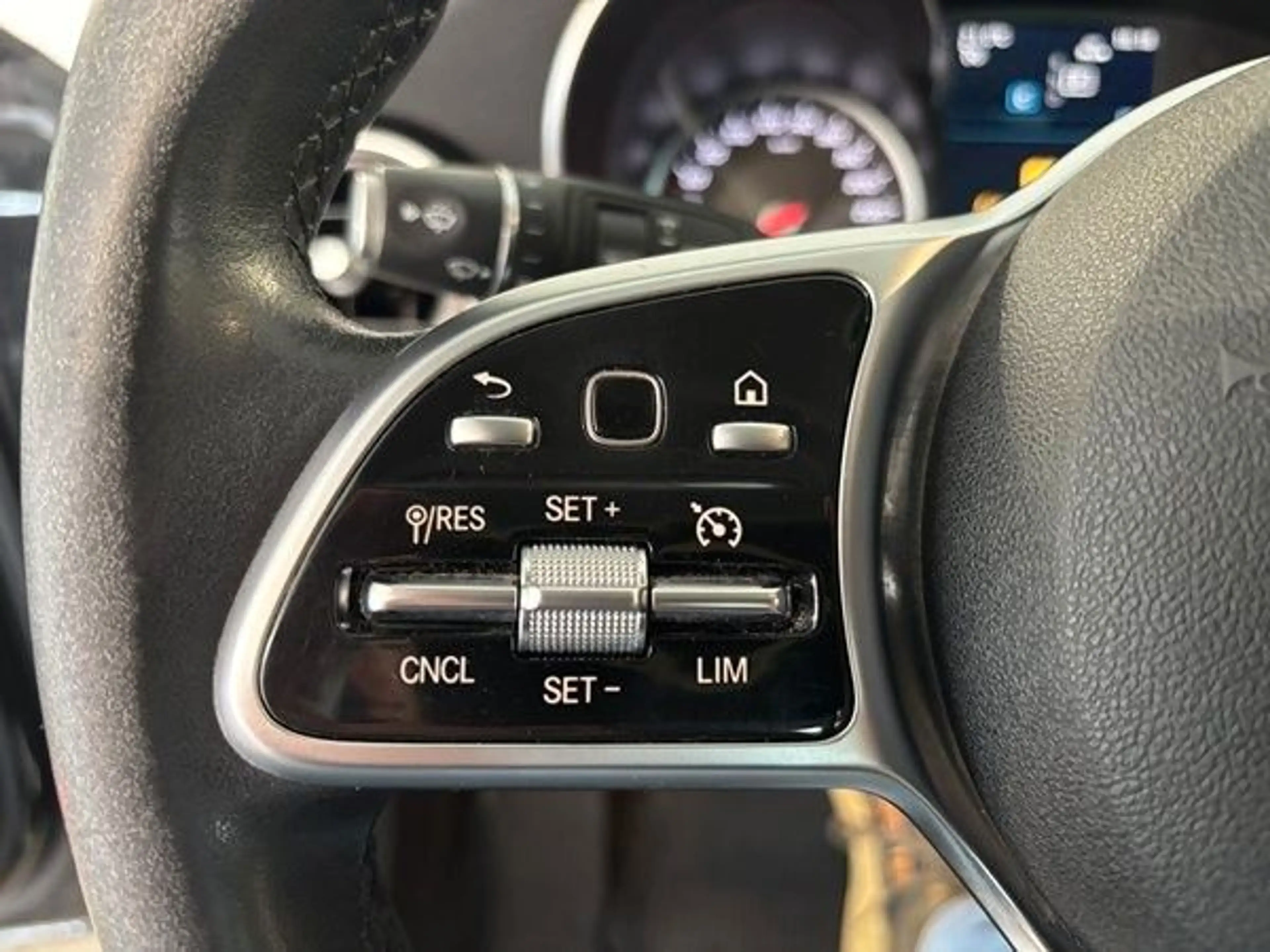 Mercedes-Benz C 200 d T 9G-TRONIC Avantgarde - LED / CAM / SHZ — photo 14