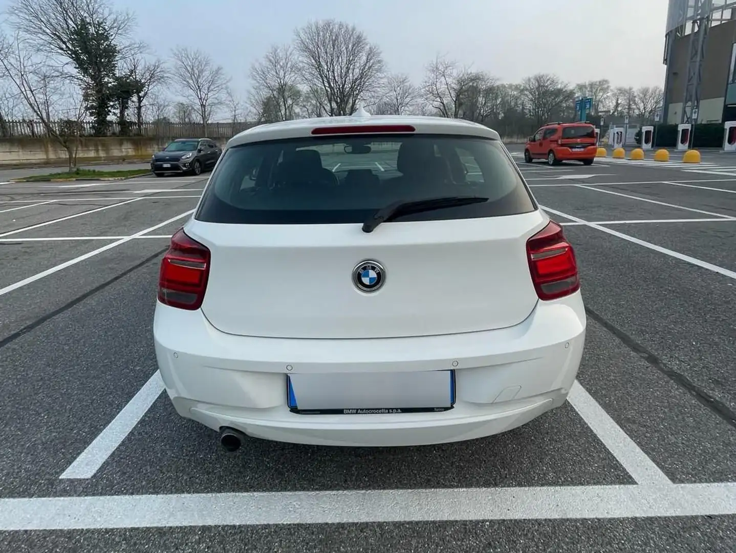 BMW 118 118d 5p Unique Bianco - 2