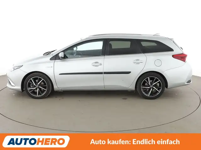 Toyota Auris view 3