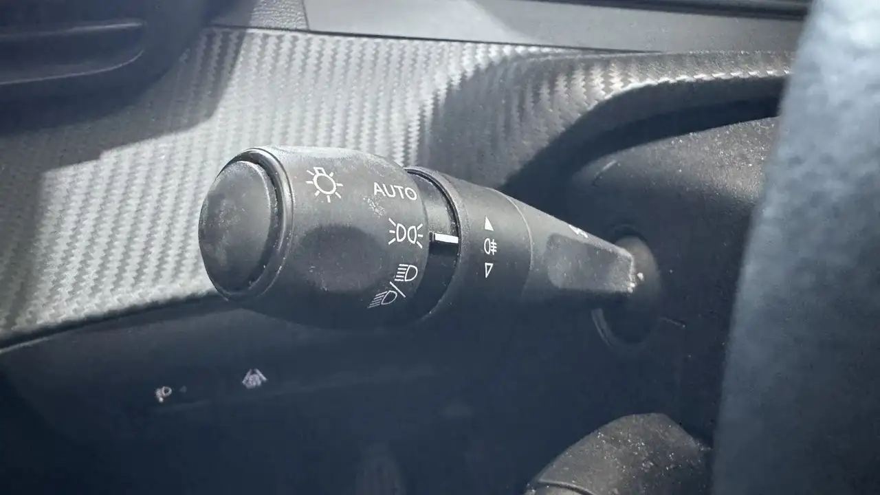Peugeot 208 208 — photo 19
