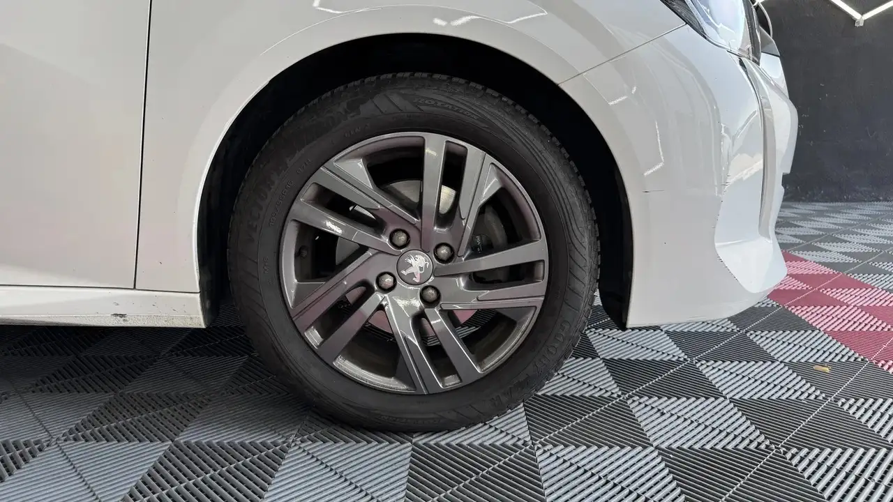 Peugeot 208 208 — photo 27