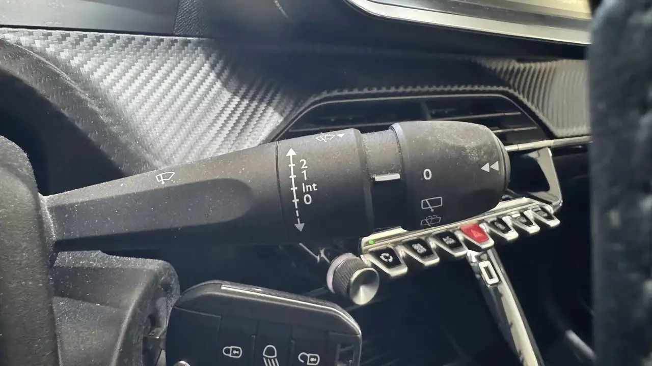 Peugeot 208 208 — photo 16