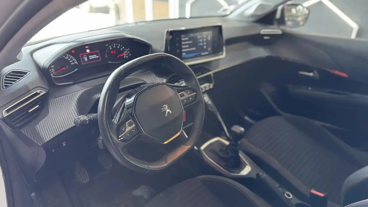 Peugeot 208 208 — photo 31