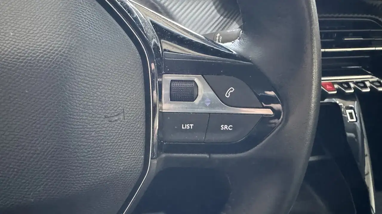Peugeot 208 208 — photo 17