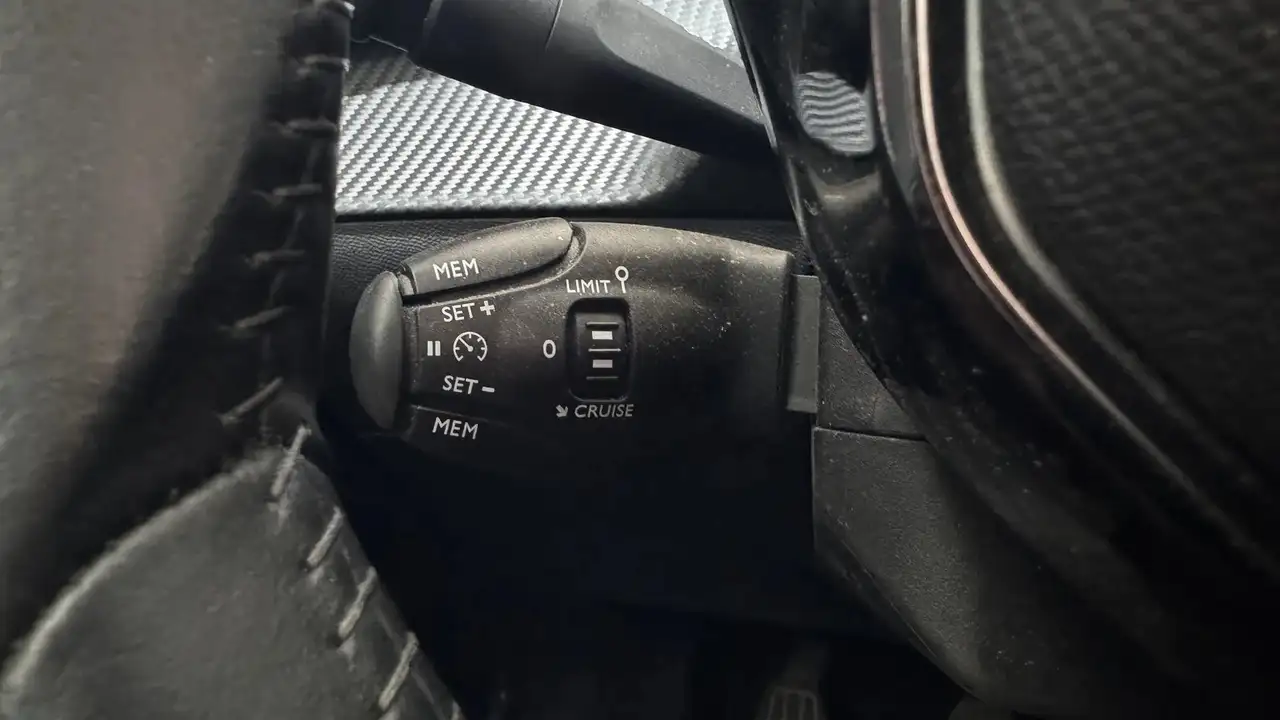 Peugeot 208 208 — photo 20