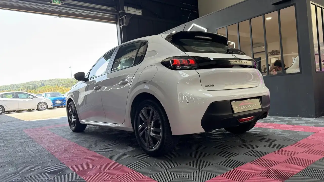 Peugeot 208 208 — photo 30
