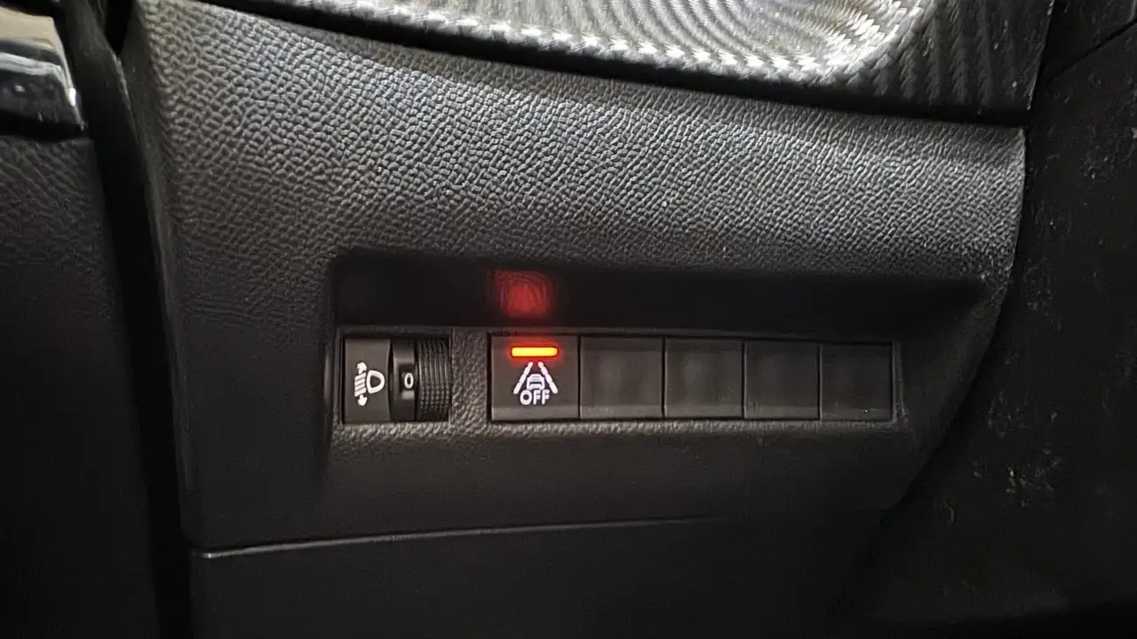 Peugeot 208 208 — photo 22