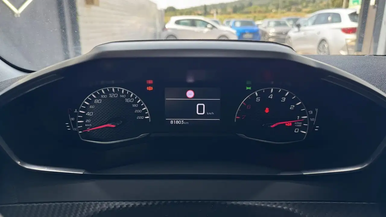 Peugeot 208 208 — photo 21