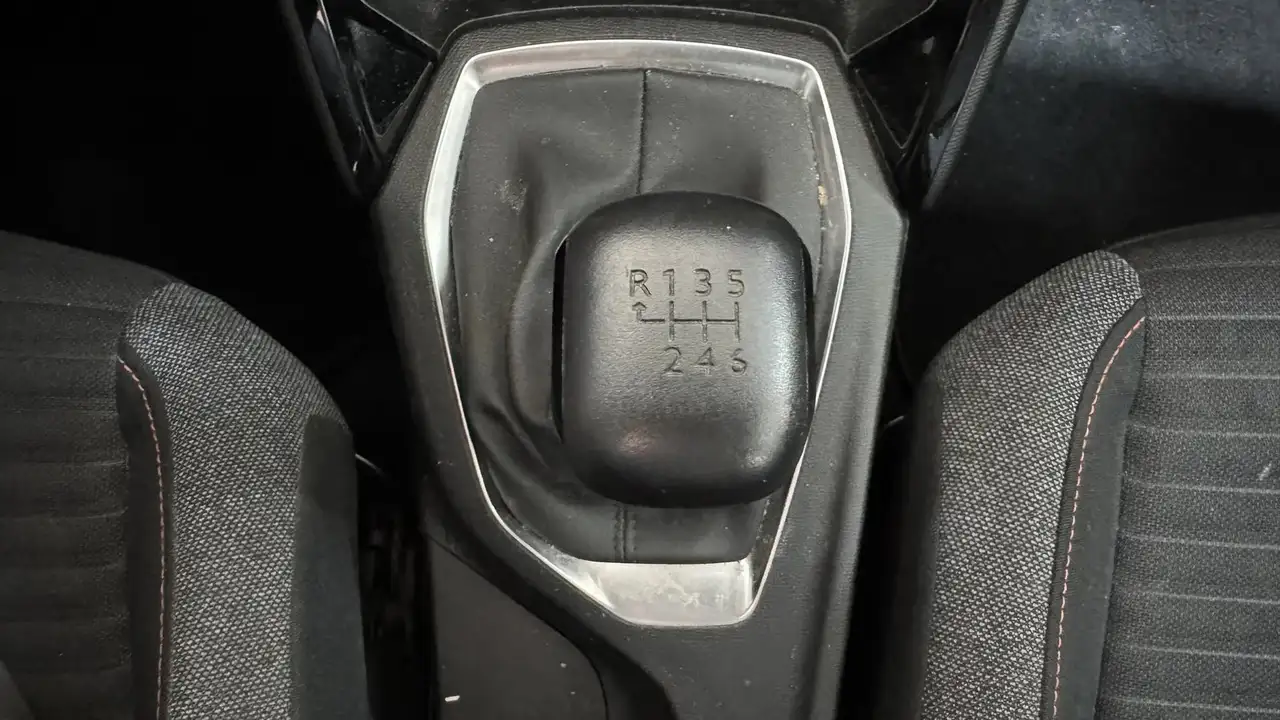 Peugeot 208 208 — photo 15
