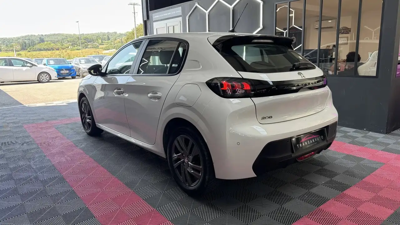 Peugeot 208 208 — photo 4