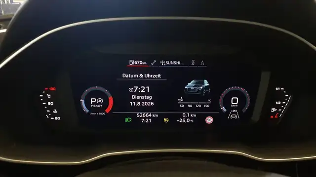 Audi Q3 view 12