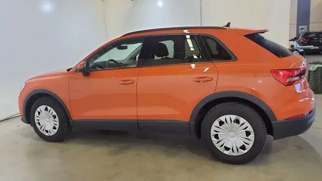 Audi Q3 view 4