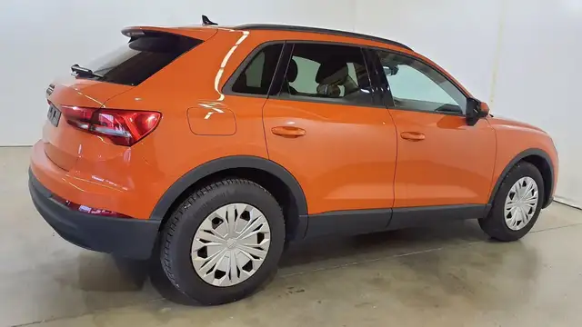 Audi Q3 view 6