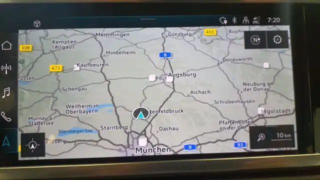 Audi Q3 view 13