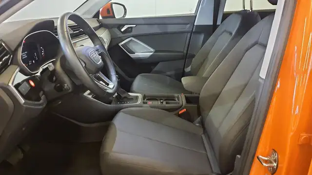 Audi Q3 view 11