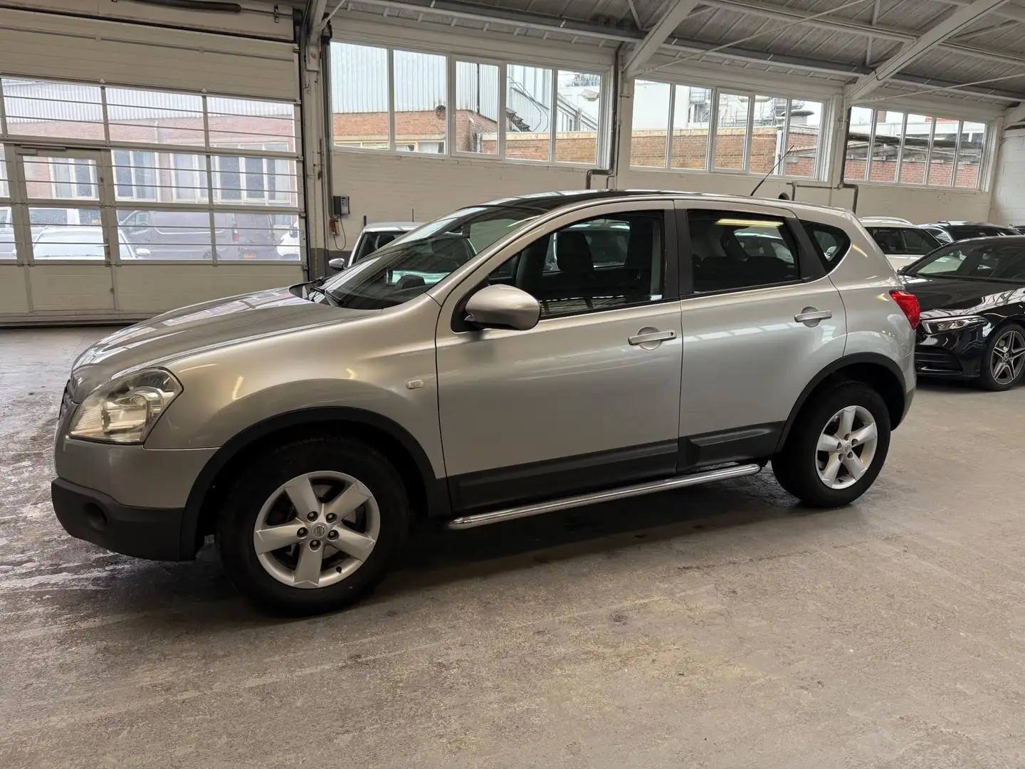 Nissan Qashqai 1.6 Acenta Panorama/Camera/Clima… Grijs - 2