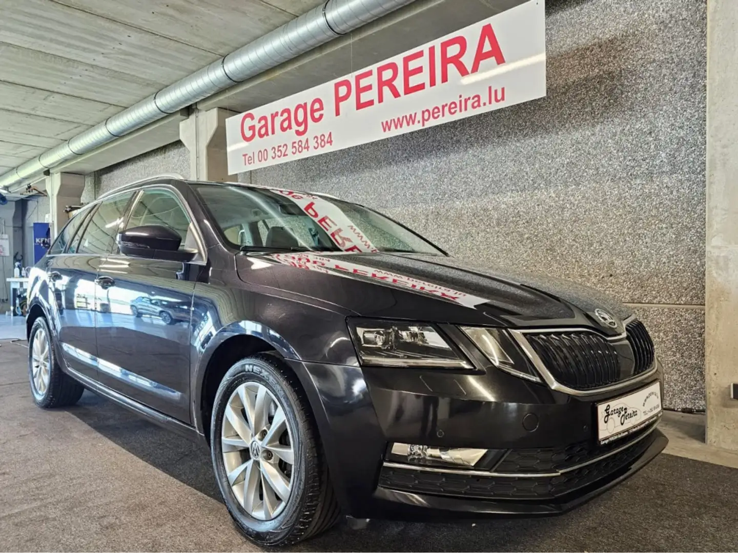 Skoda Octavia 1.8 TSI STYLE LED NAVI 1 HAND Noir - 1