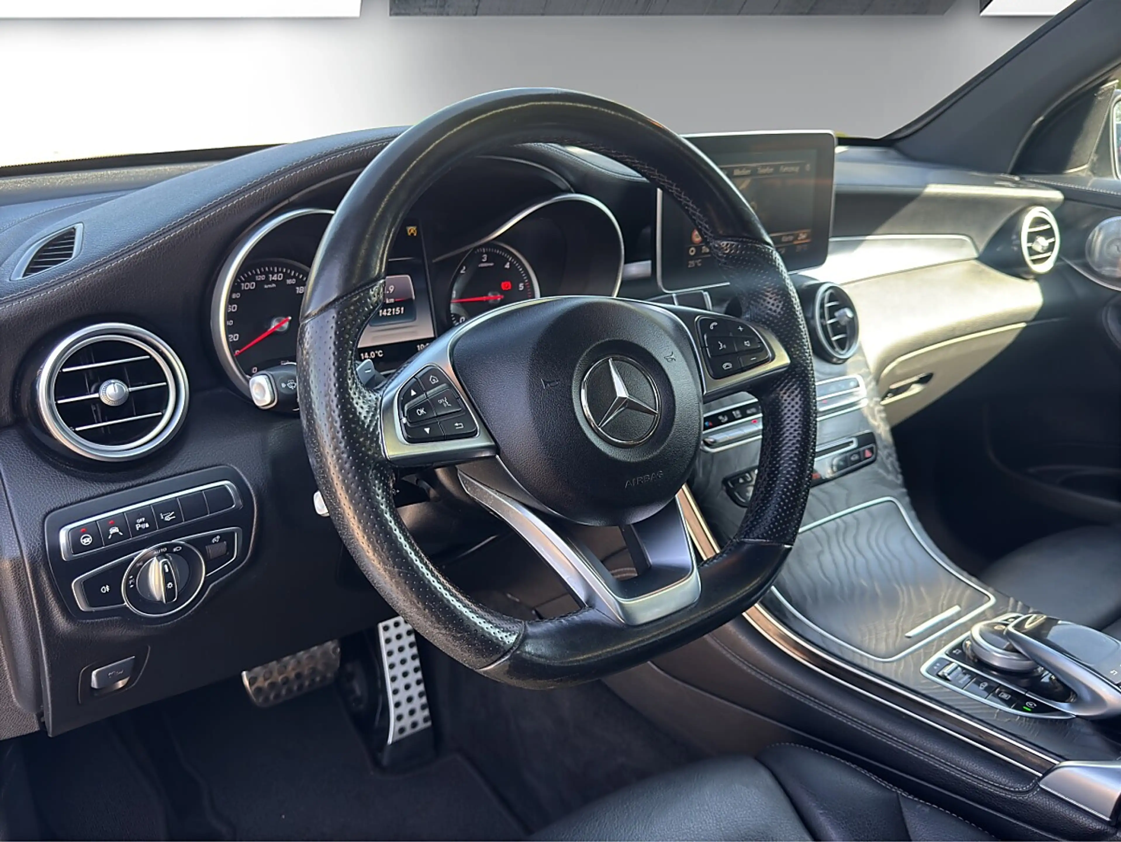 Mercedes-Benz GLC 350 d AMG Line 4Matic — photo 9