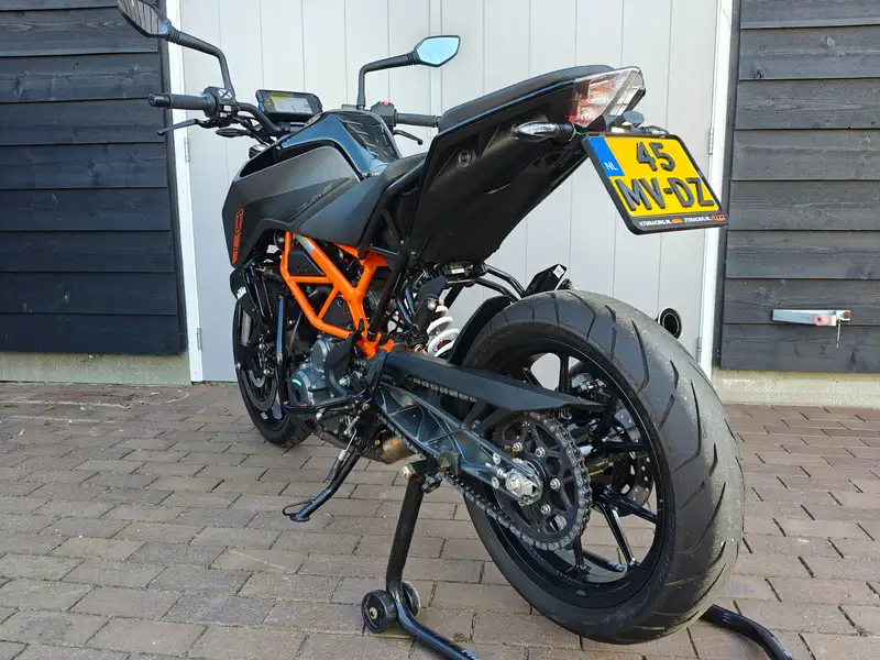 KTM 390 Duke - foto 4