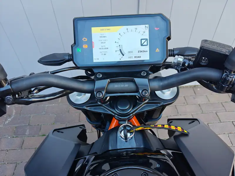 KTM 390 Duke - foto 8