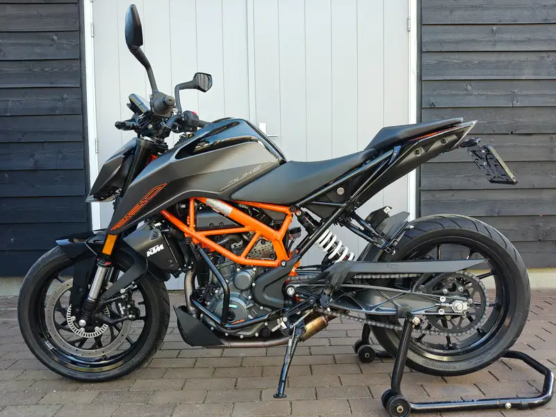 KTM 390 Duke - foto 2