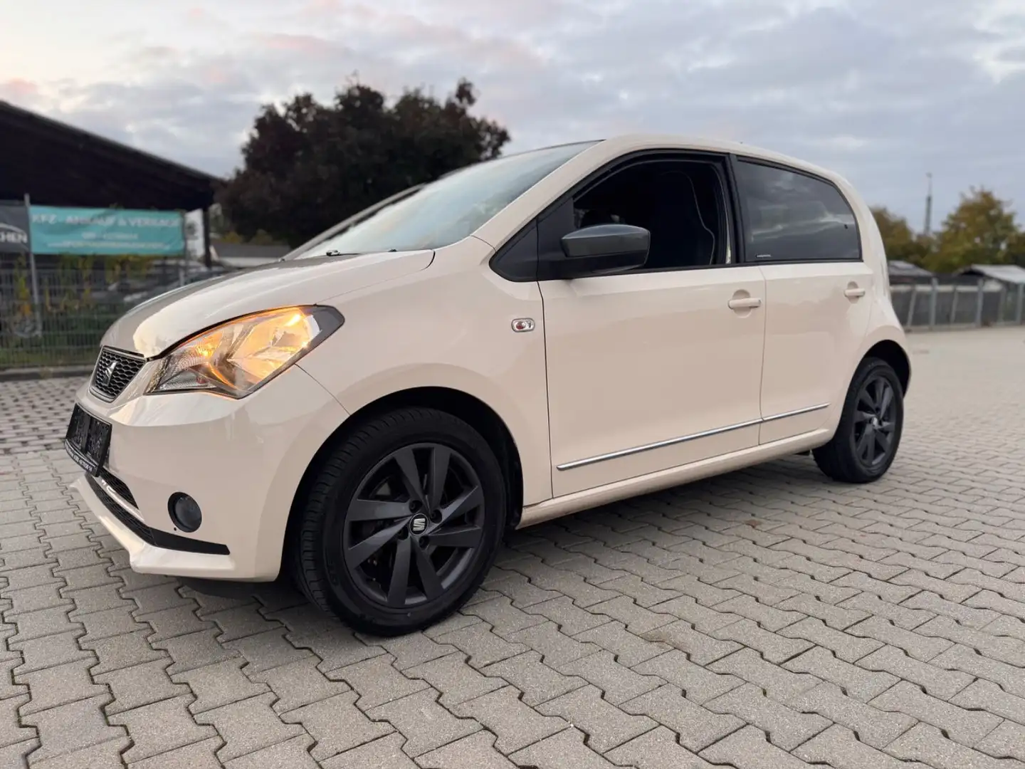 SEAT Mii By Mango 1,0 KLIMA NAVI PANORAMA ALU Beige - 1