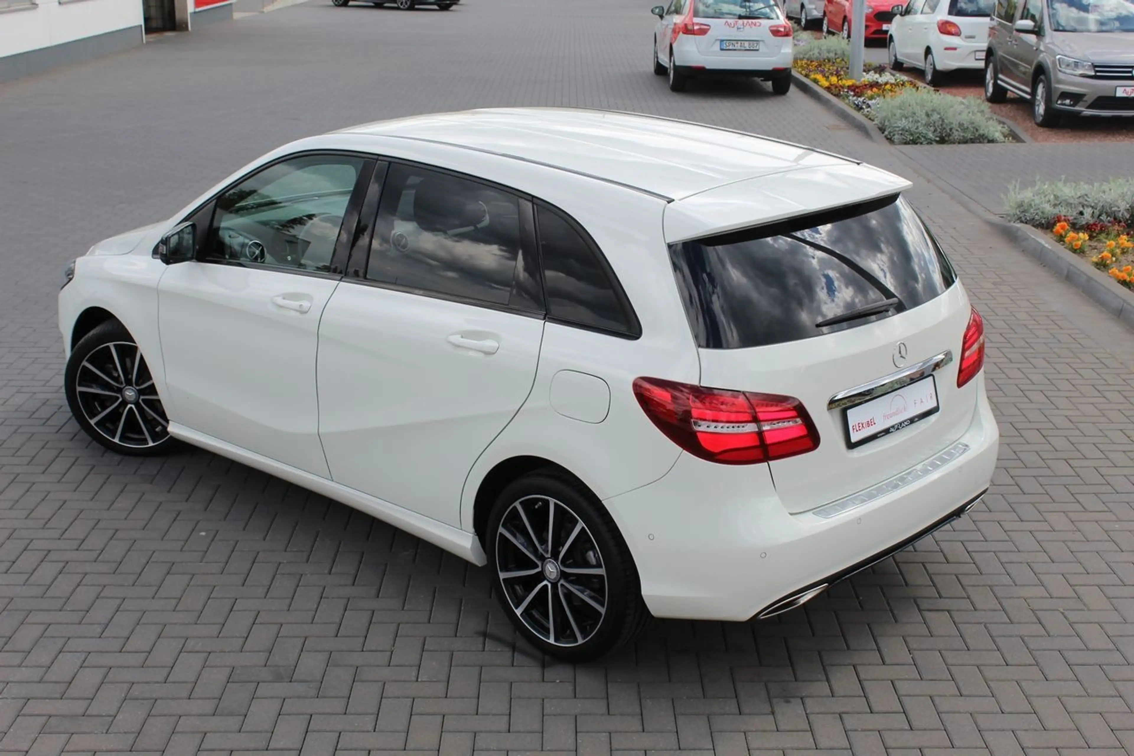 Mercedes-Benz B 180 B180 AMG Line — photo 4