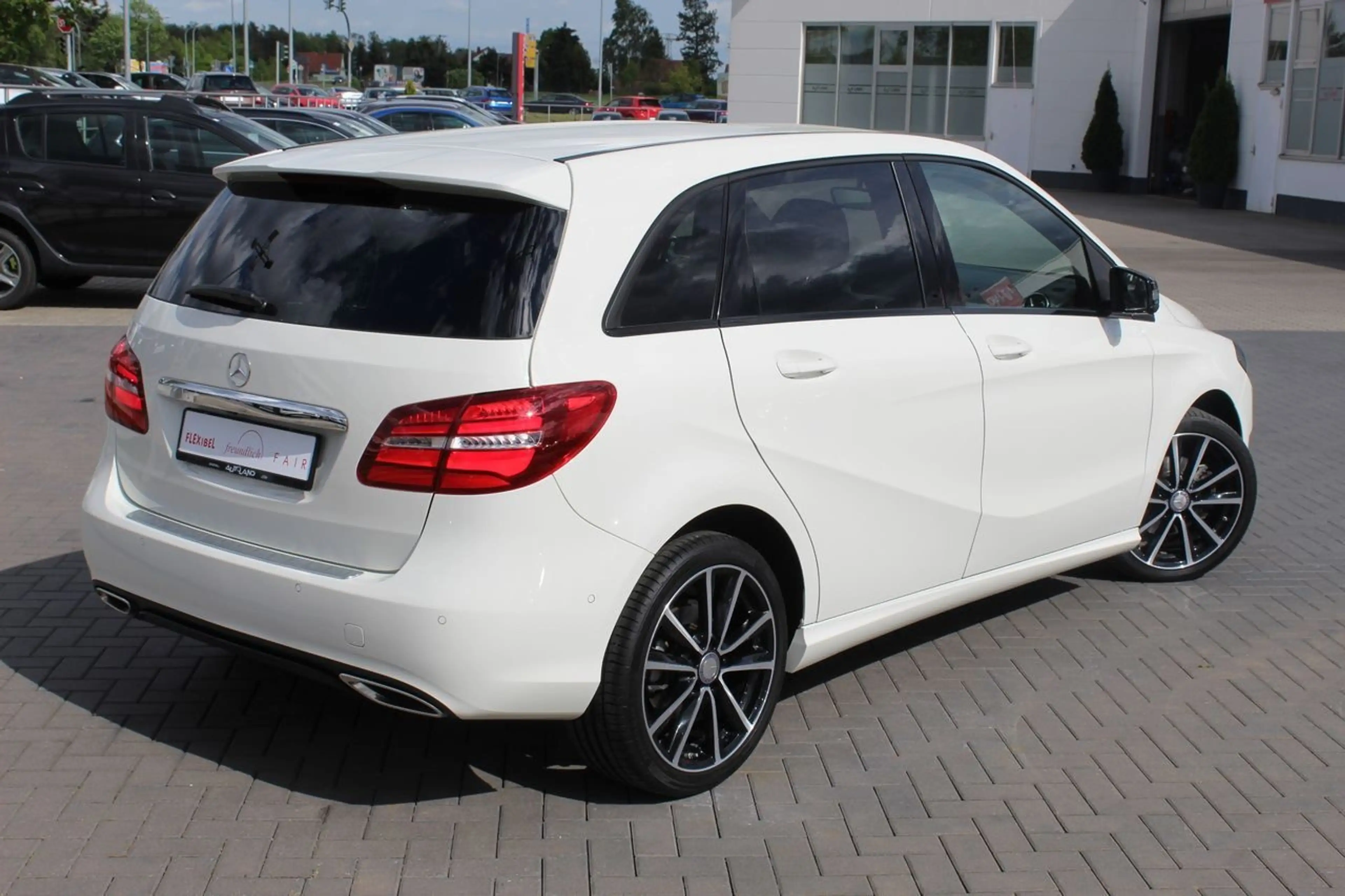 Mercedes-Benz B 180 B180 AMG Line — photo 6