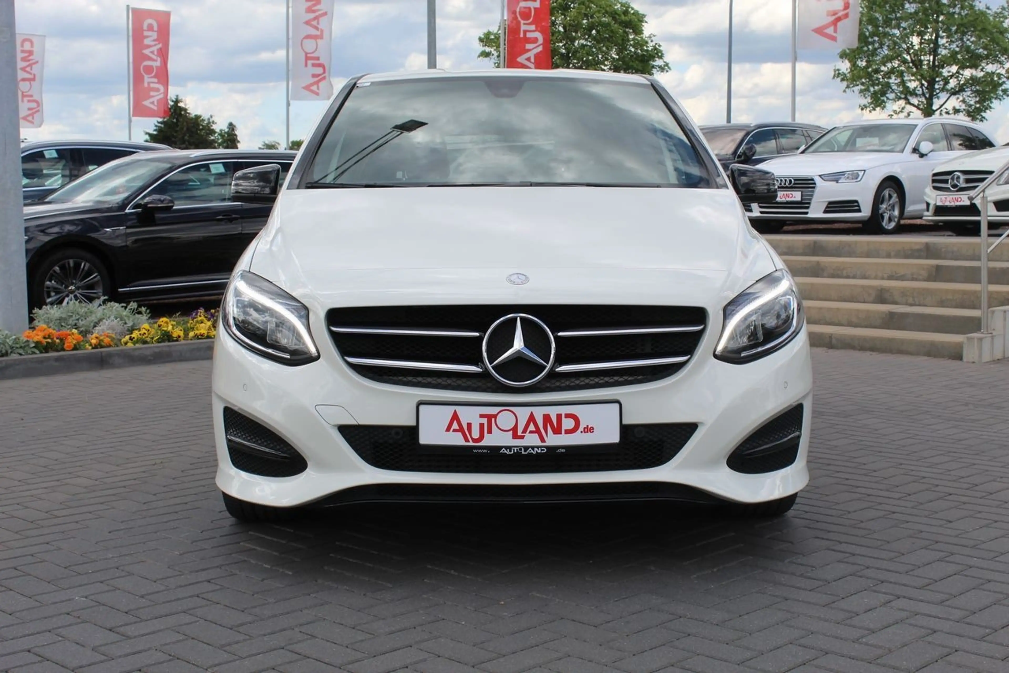 Mercedes-Benz B 180 B180 AMG Line — photo 3