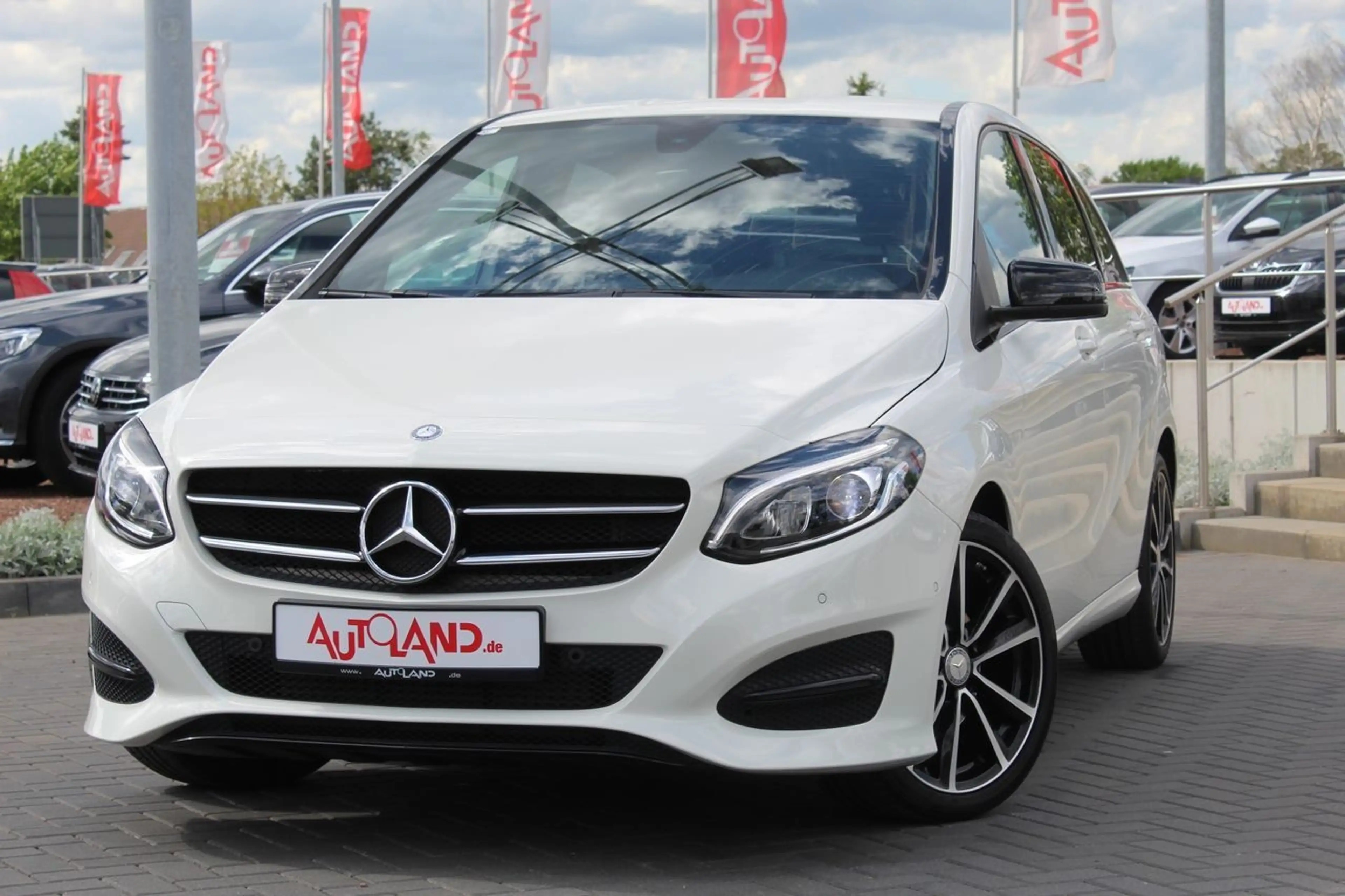 Mercedes-Benz B 180 B180 AMG Line — photo 2