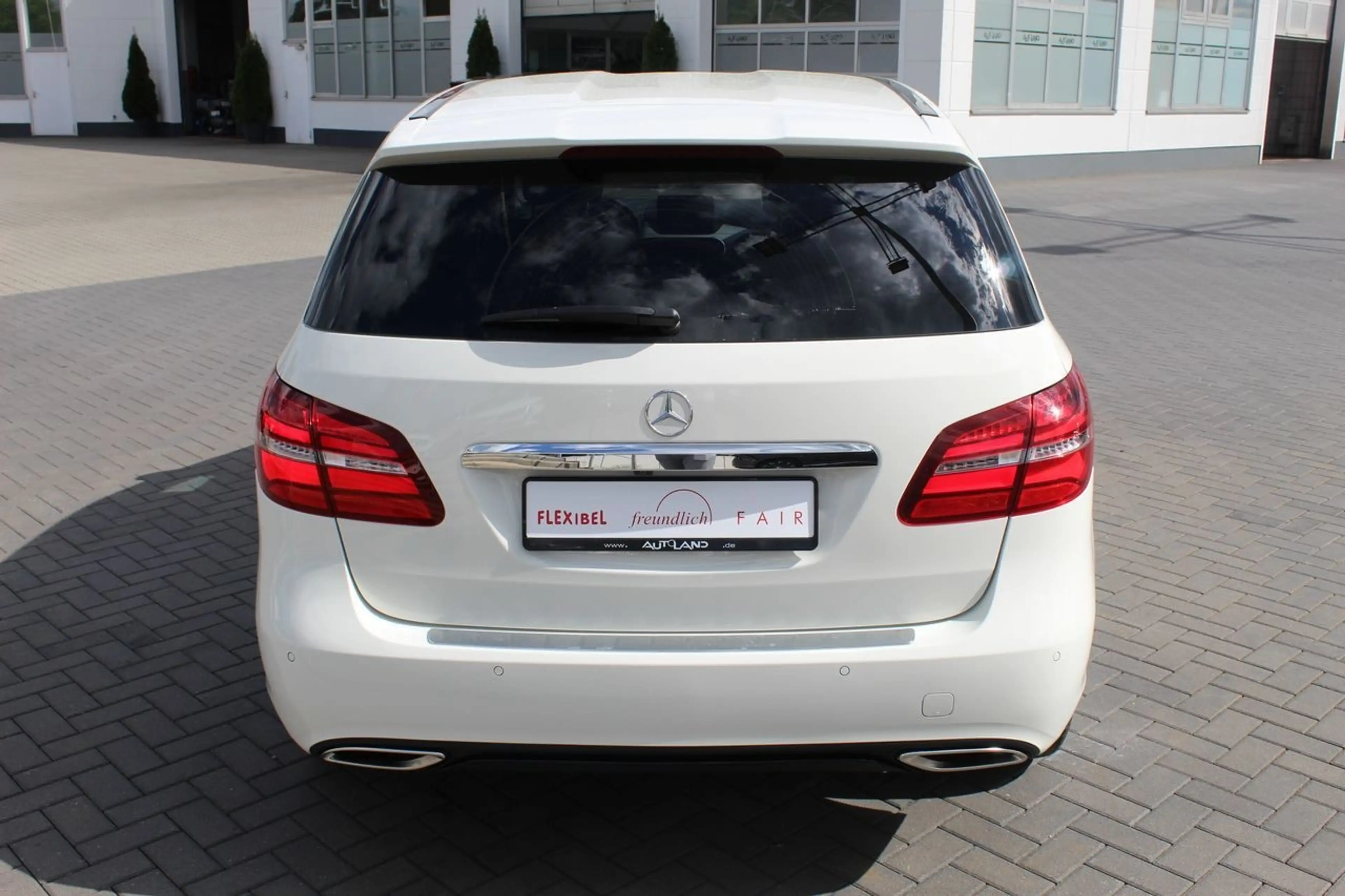Mercedes-Benz B 180 B180 AMG Line — photo 5