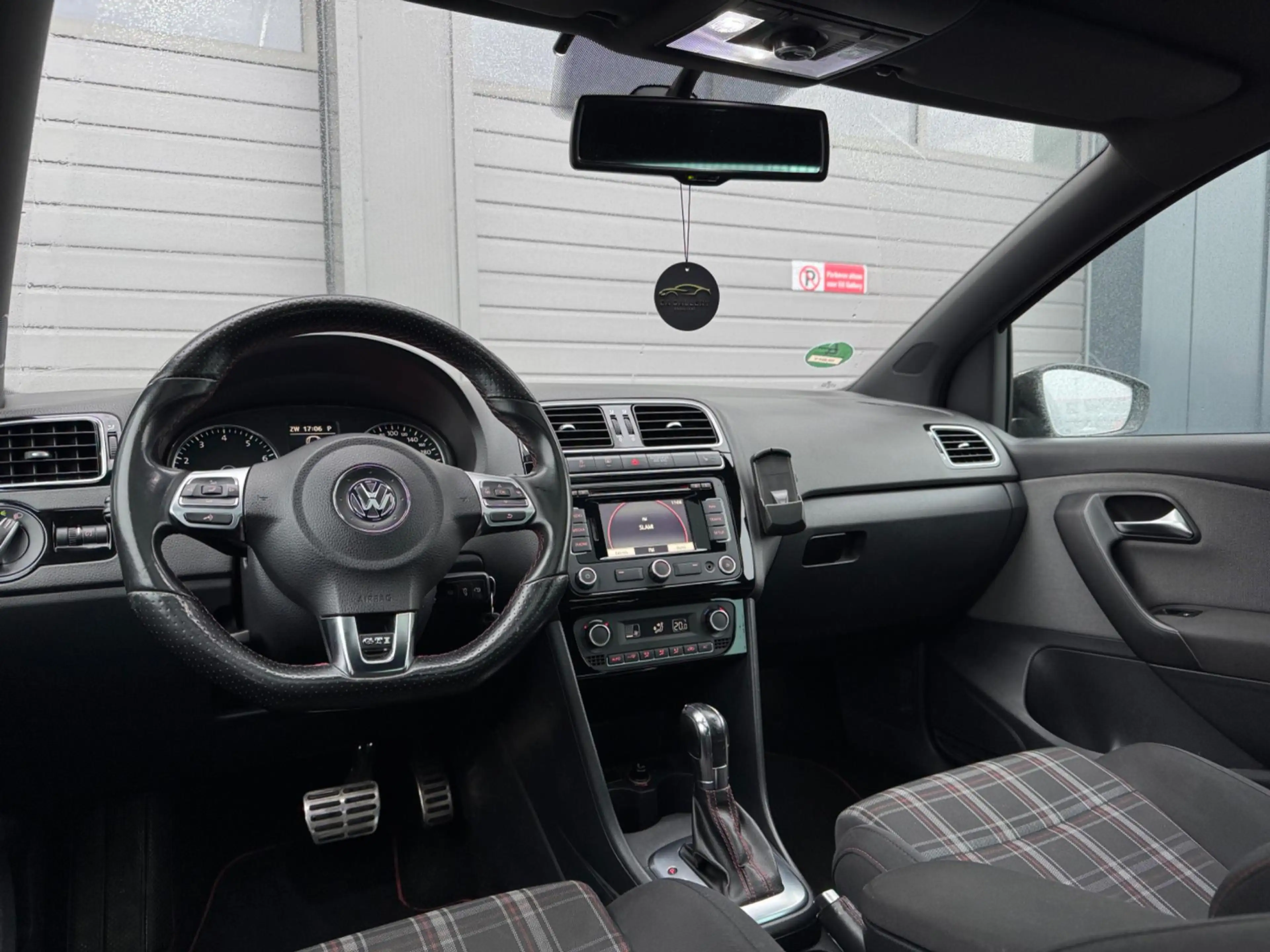 Volkswagen Polo GTI 1.4 TSI DSG 180PK PANO Navi Airco Cruise — photo 3