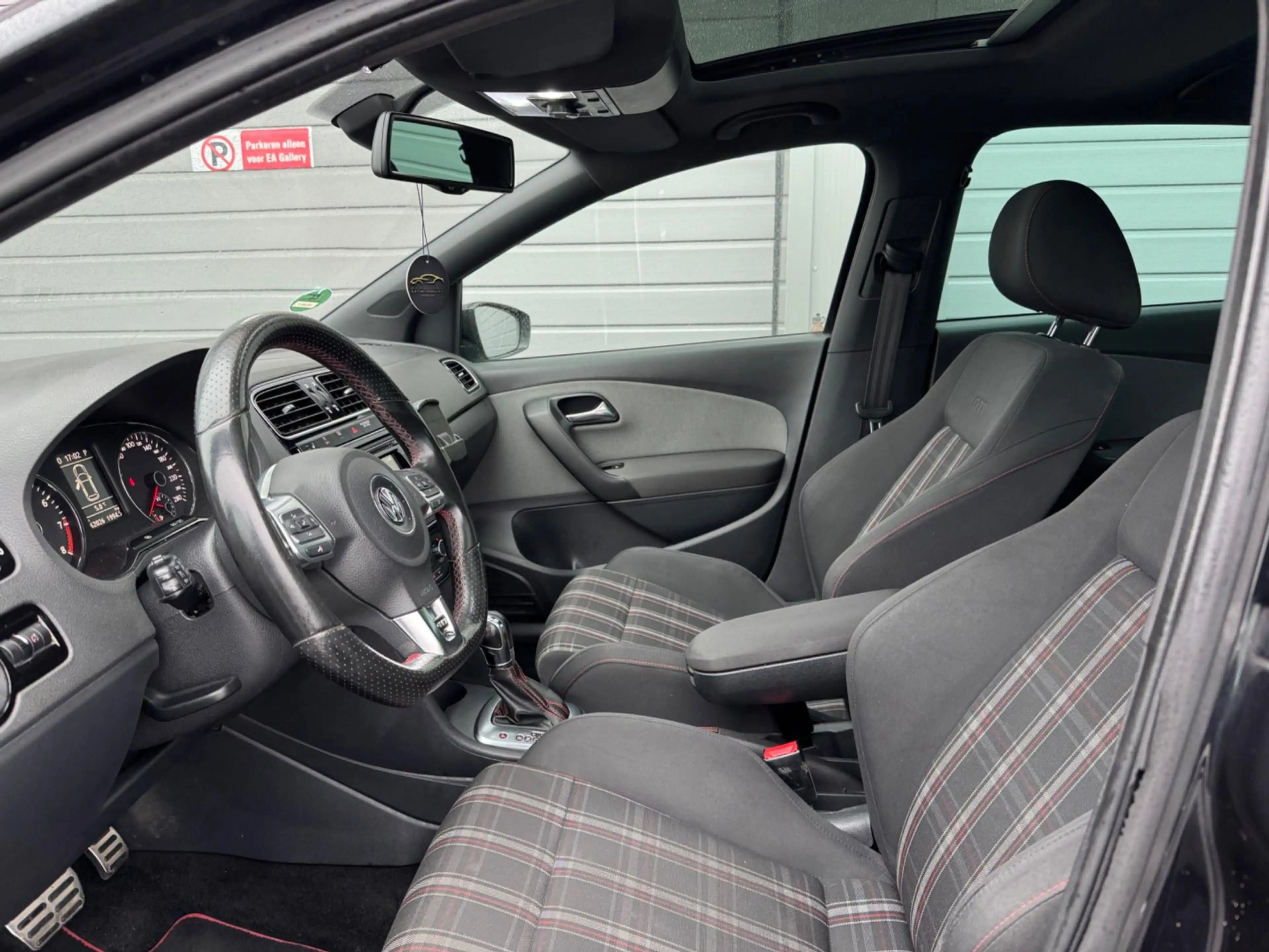 Volkswagen Polo GTI 1.4 TSI DSG 180PK PANO Navi Airco Cruise — photo 15