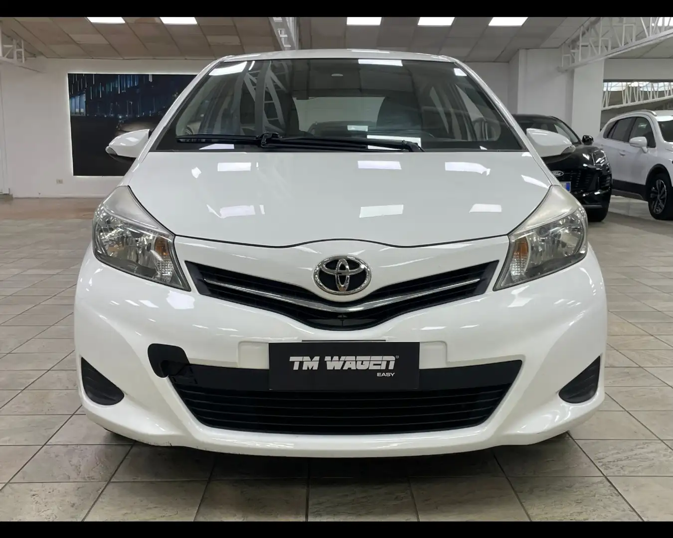Toyota Yaris 1.0 5 porte Active 70cv 2013 Weiß - 2