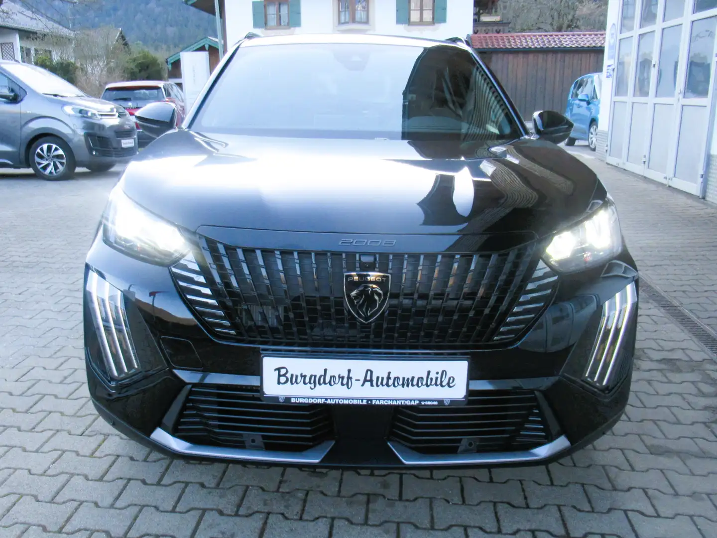 Peugeot 2008 Allure PT 130 EAT8 ACC PDC SHZ Schwarz - 2