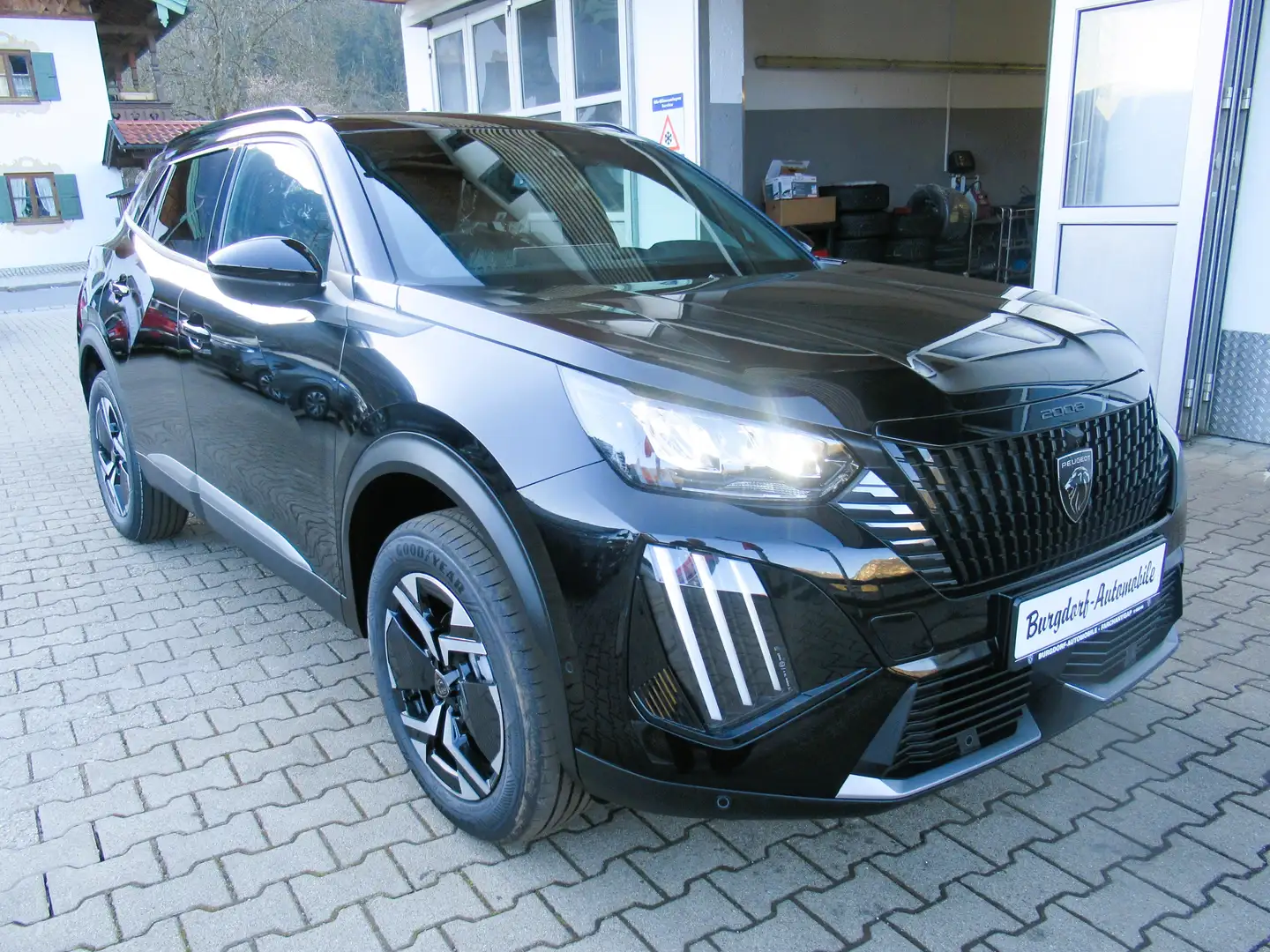 Peugeot 2008 Allure PT 130 EAT8 ACC PDC SHZ Schwarz - 1