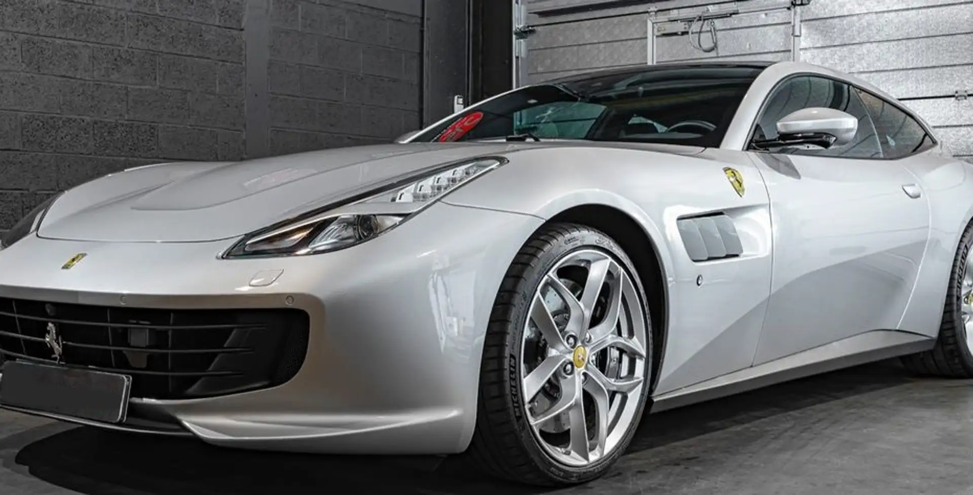 Ferrari GTC4 Lusso T Silber - 1