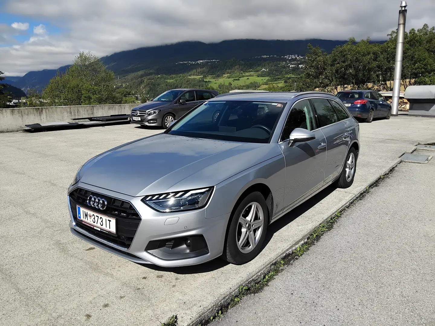 Audi A4 30 TDI Avant Automatik Silber - 1