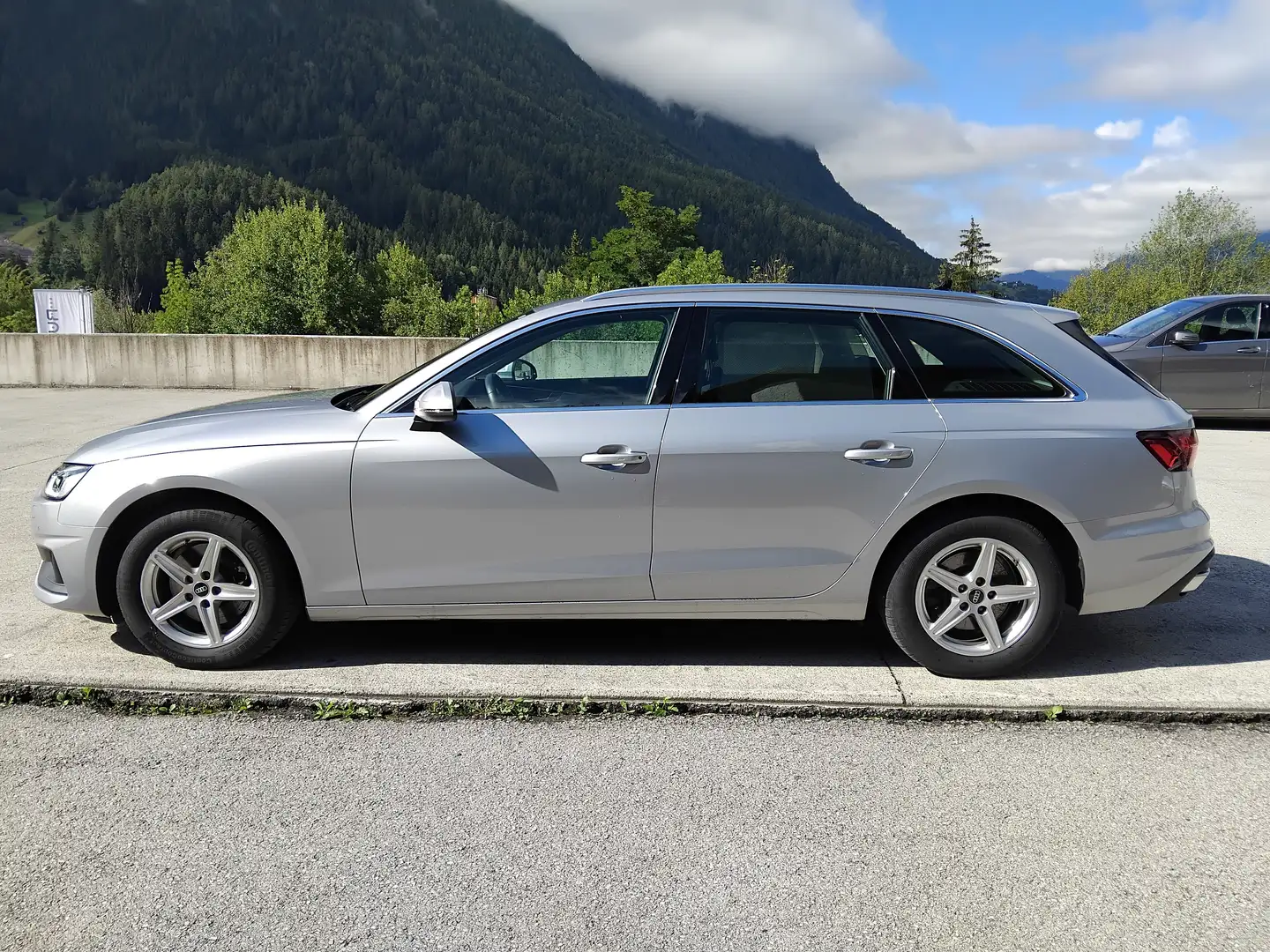 Audi A4 30 TDI Avant Automatik Silber - 2