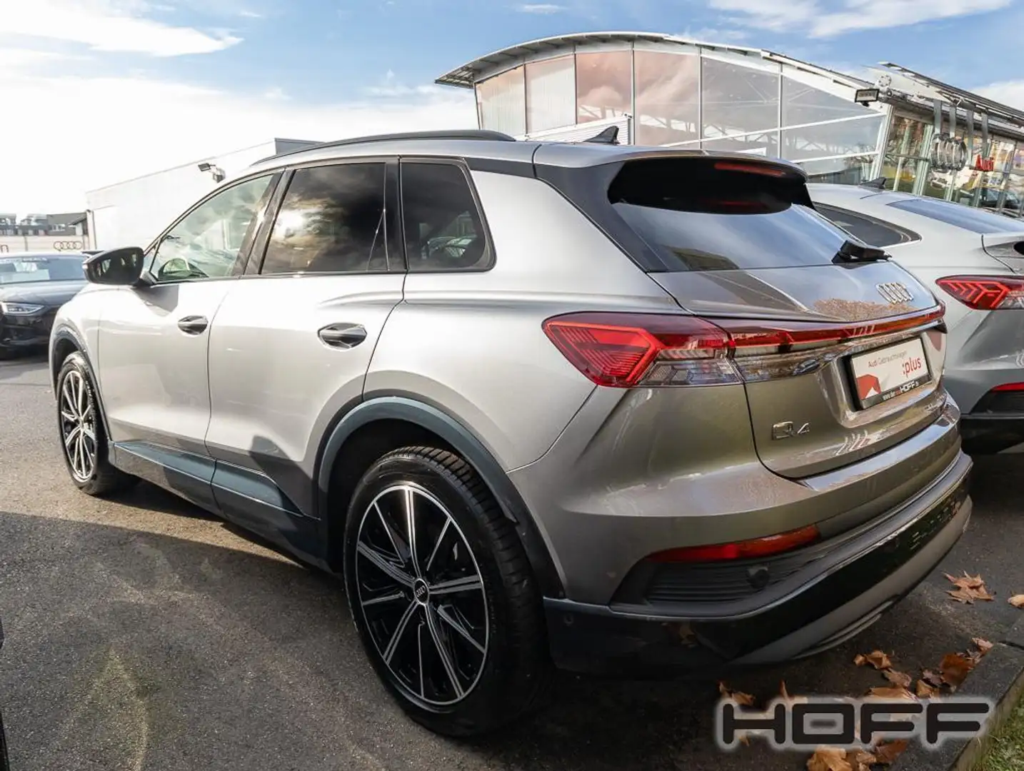 Audi Q4 e-tron 45 quattro S line ACC Ahk Sonos Kamera Matr Grau - 2