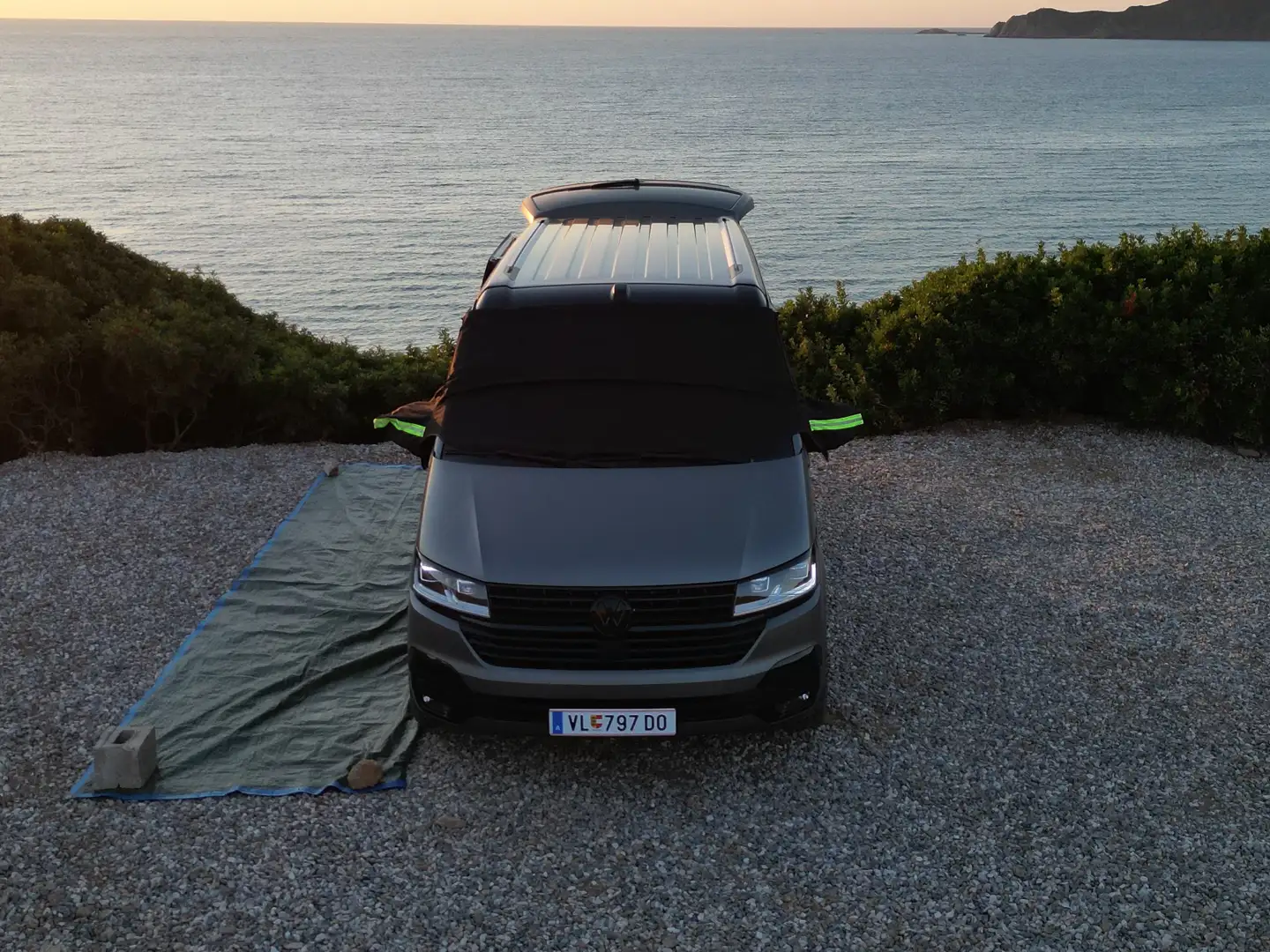 Volkswagen T6.1 California Beach Edition Camper 4MOTION TDI Grau - 2