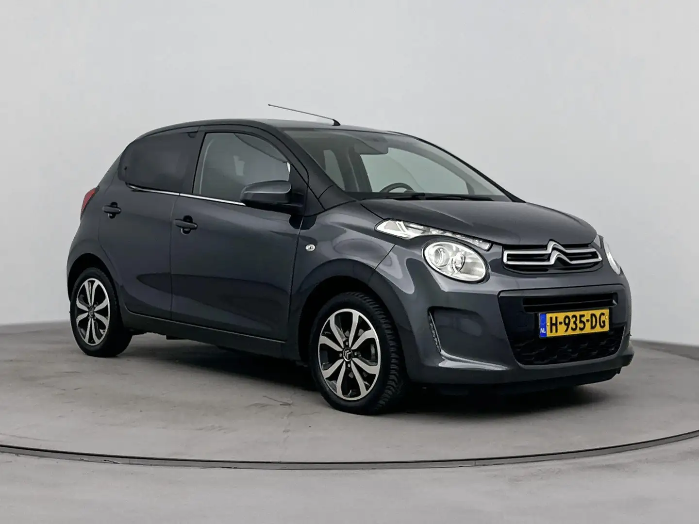 Citroen C1 1.0 VTi Shine | AppleCarPlay | LMV | Camera | Clim Grijs - 2