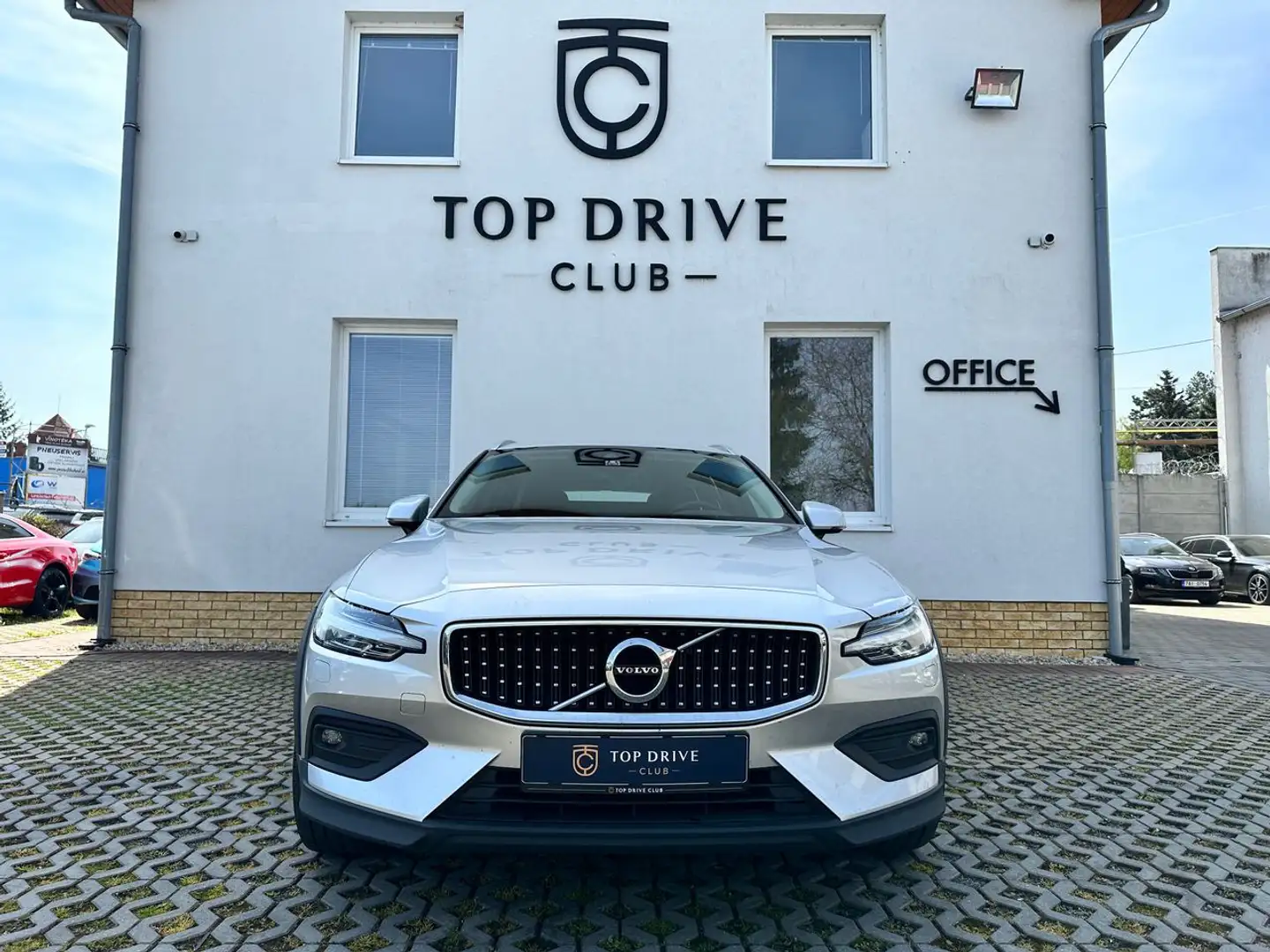 Volvo V60 CC/B4/AWD/AHK/Standheizung/H&K/ SOFORT Argento - 2
