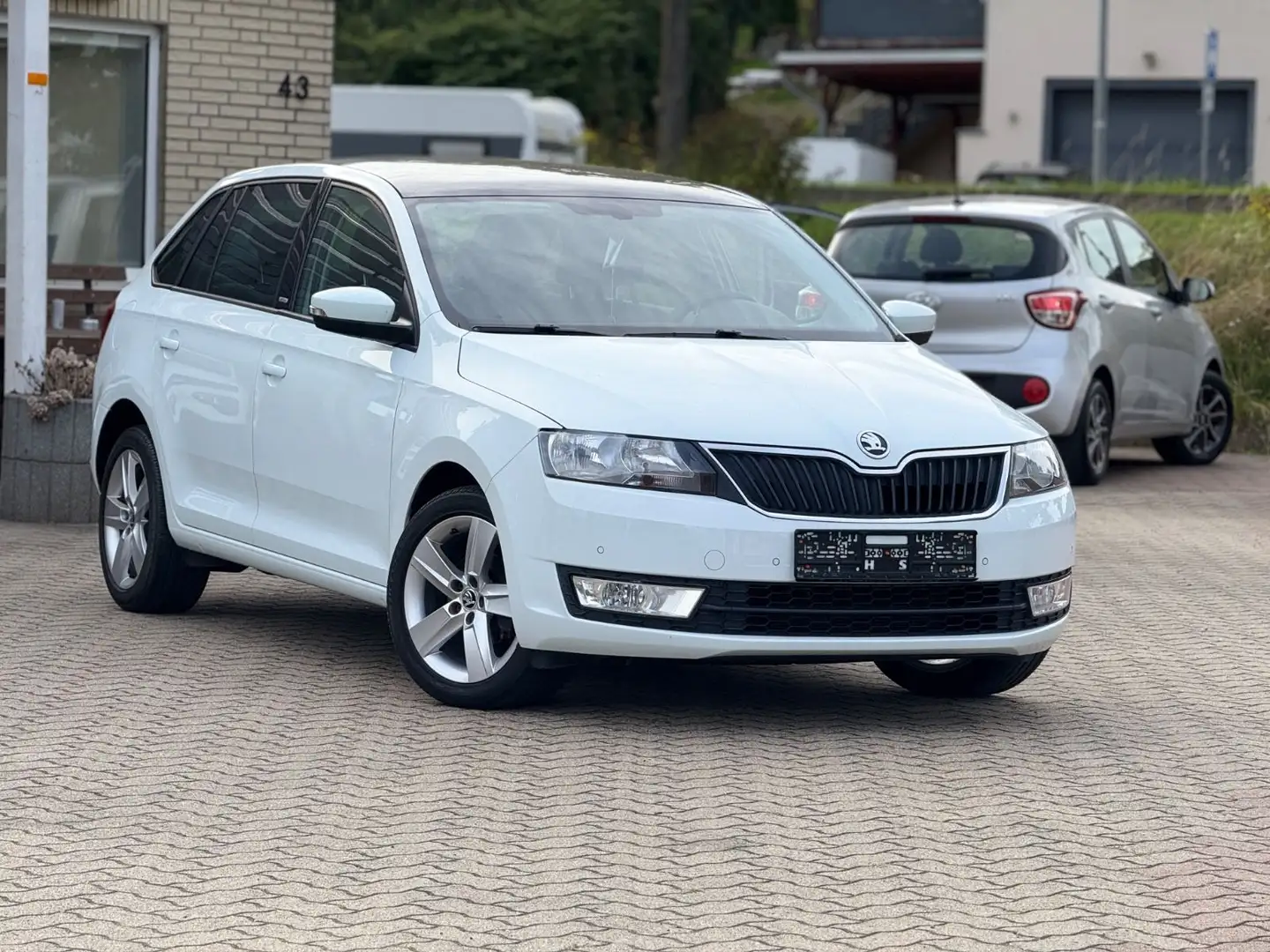 Skoda Rapid/Spaceback Spaceback Joy Panoramadach PDC V+H Weiß - 1