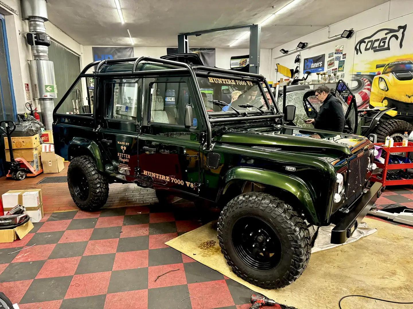Land Rover Defender V8 PickUp Grün - 1