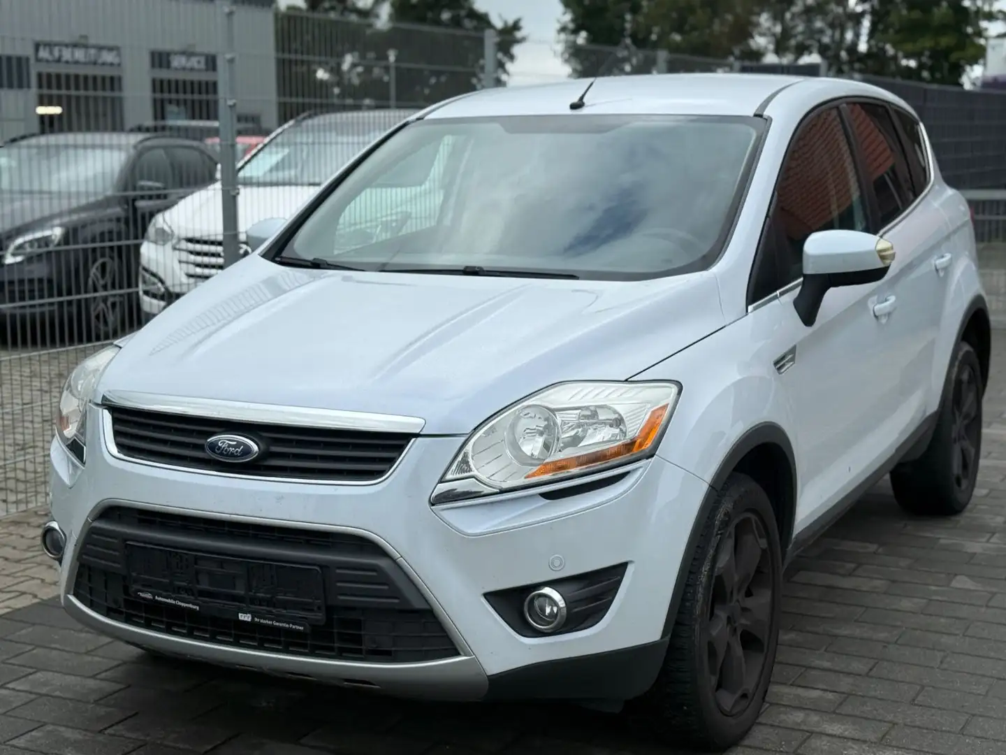 Ford Kuga Trend/AHK/Navi/PDC Weiß - 1