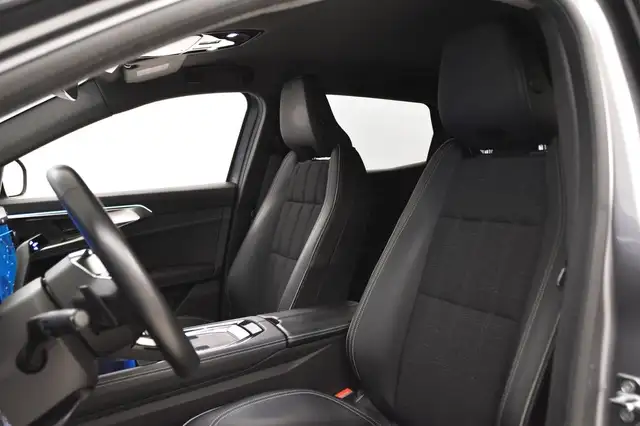 Renault Austral view 13