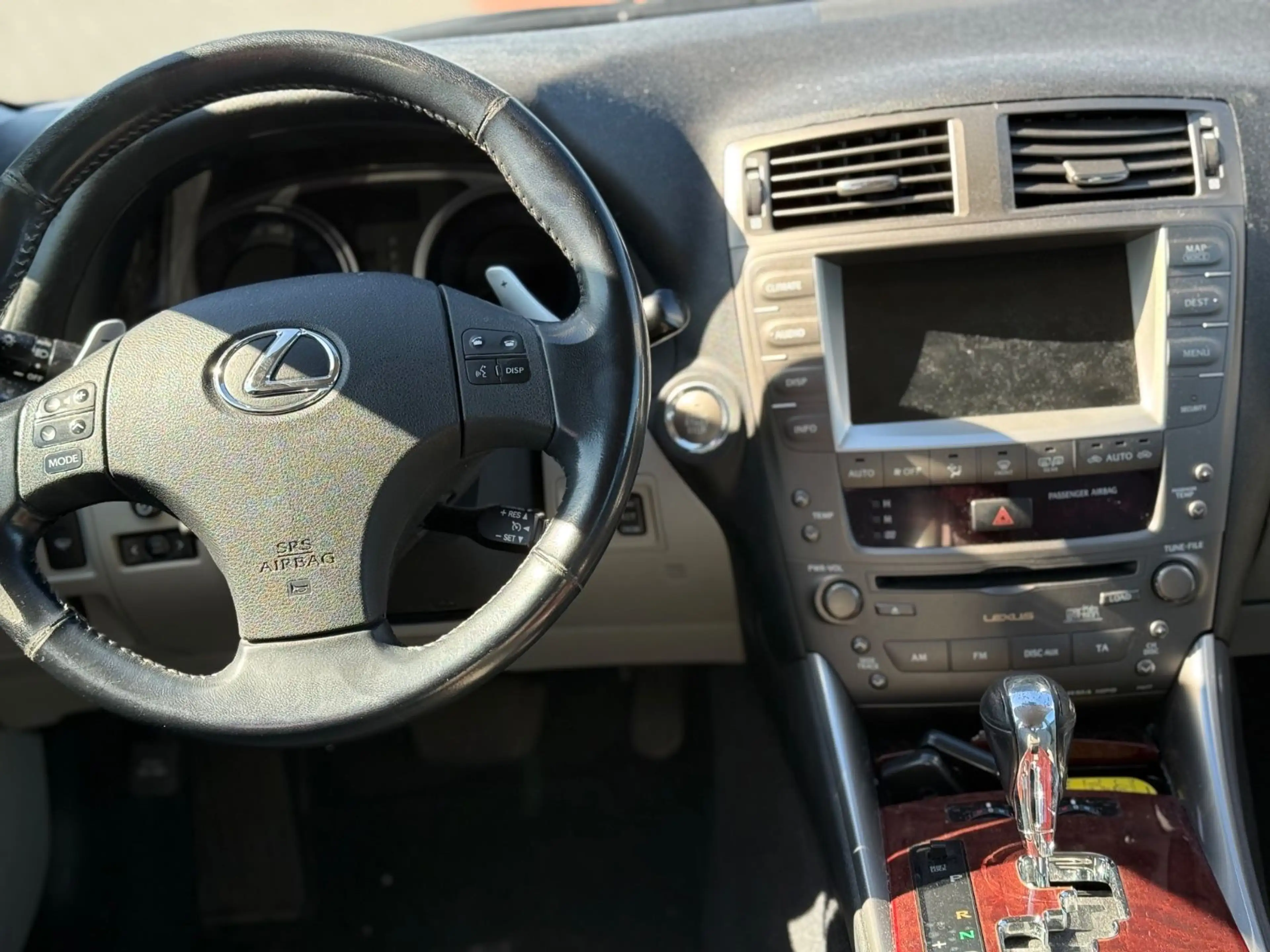 Lexus IS 250 luxury — photo 12
